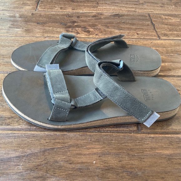 New Teva Universal Slide Sandals Mens 13 Gray Leather Adjustable Strap Hiking - Picture 1 of 9